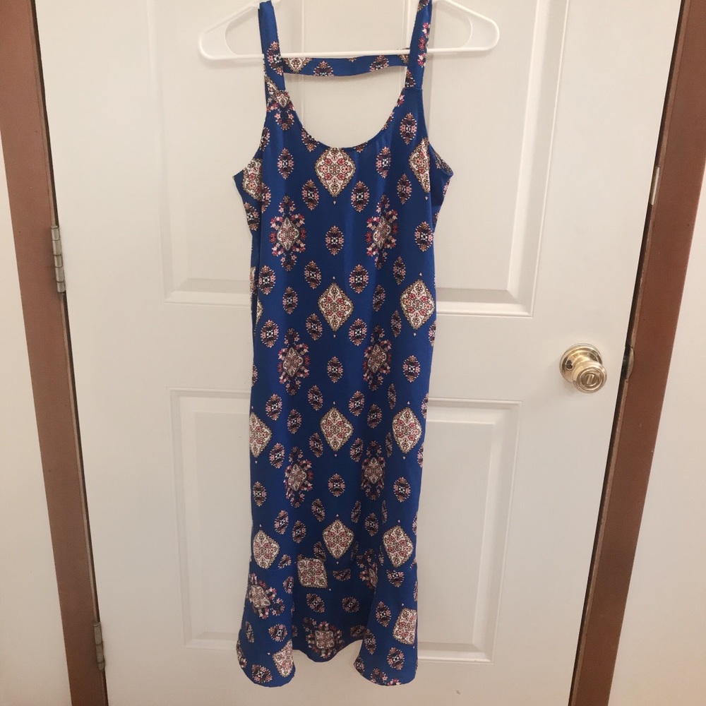 ✨NWOT Pink Rose Midi Dress in Blue Florals💙